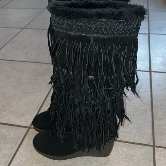 Bearpaw- Sundown - black suede fringe boots- 7 - Picture 2 of 9